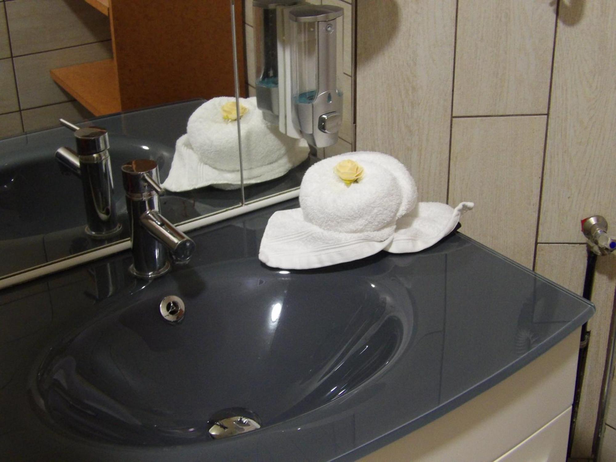 Le Cosy Wiener *Paris*Gare A 300 M*Disneyland* Champs-Sur-Marne Exteriör bild